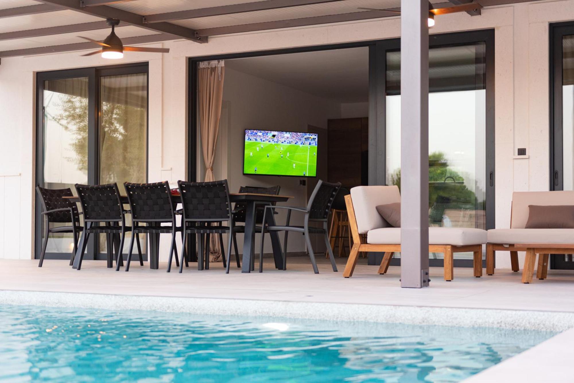 Beach Haven House With Pool And Jacuzzi Kastela Exterior photo